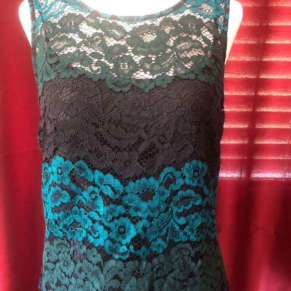 Banana Republic Lace Top - Picture 2 of 3